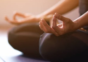 Yoga-KursMittwochs, 19.30UhrAnmeldung auf Warteliste